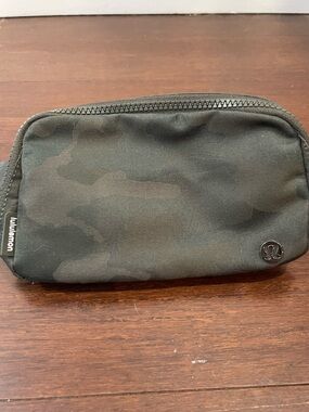 Lululemon everywhere belt bag camo green HTDG nwt